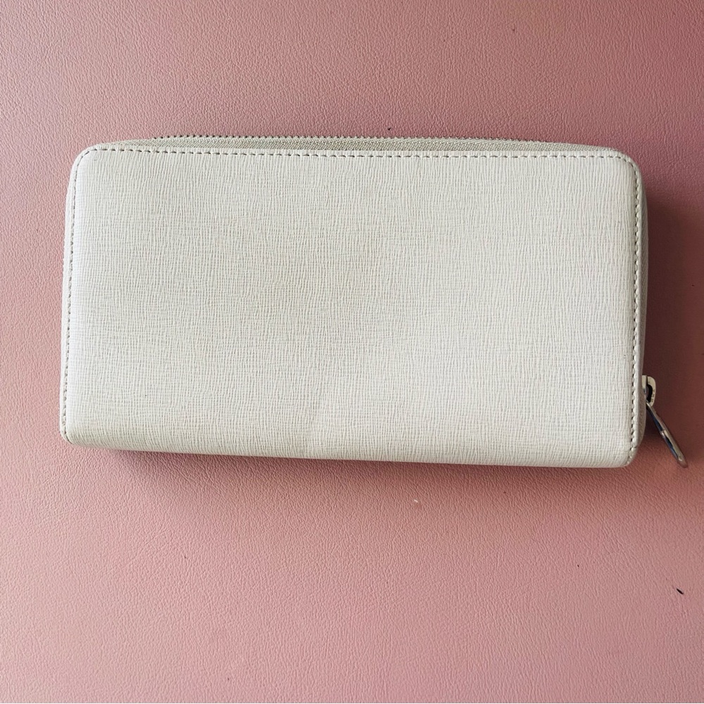 FURLA long wallet pure leather / off white / beige / zip around GUC - Picture 6 of 12